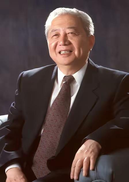 2001年，美国将一批淘汰的机器高价卖给中国，导致我国亏损好几亿，就在美国准备看