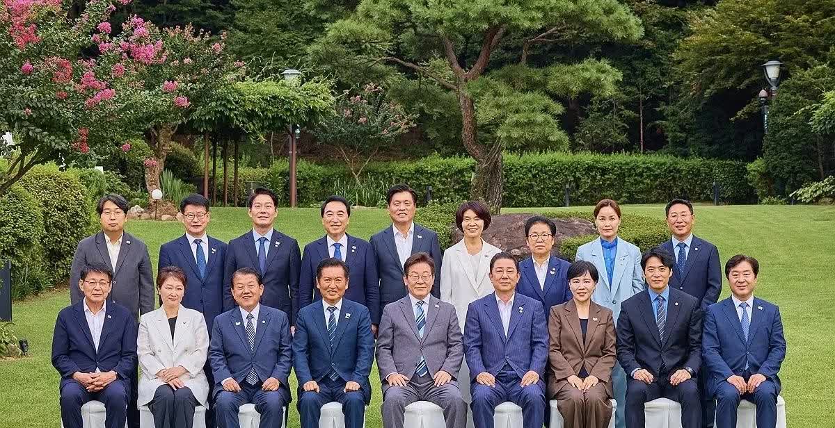 20日韩国总统李在明举行晚宴，与共同民主党领导层共进晚餐，双方就检察改革方案达成