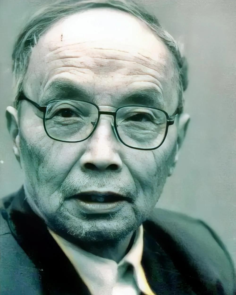 1951年，一个男特务被判死刑，他拼命辩解，但却因为拿不出实质证据被押解到刑场，