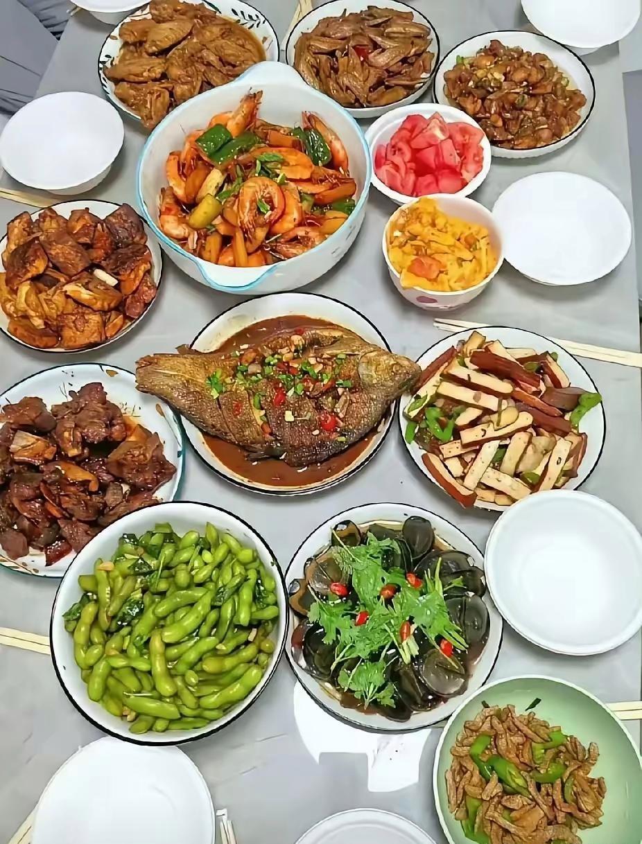 你第一筷子会夹哪个菜?