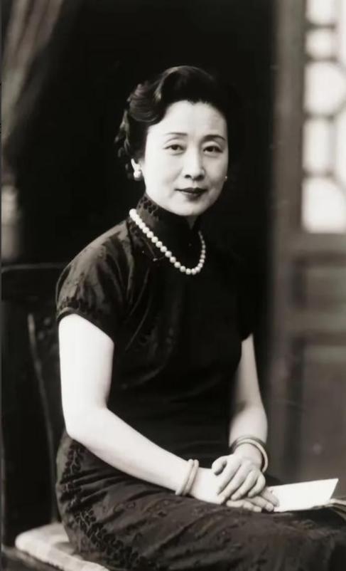 宋美龄106岁的长寿真相来了！医生翻她病历都惊讶了：癌症确诊后，她每天雷打不动做