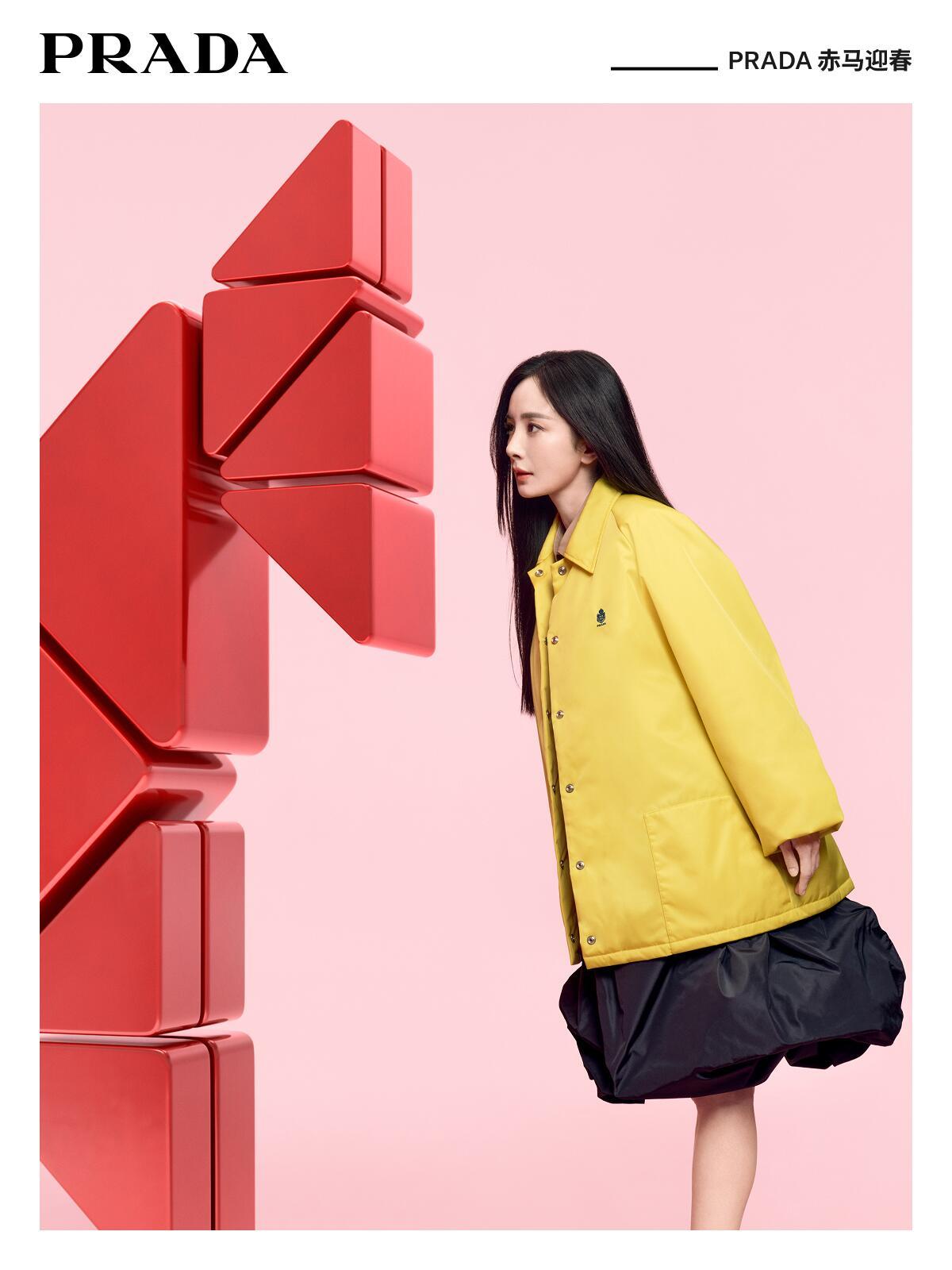 Prada就是宠杨幂啊刚推完Vogue开年就跟上芭莎开季五大女刊一本接一本论大片