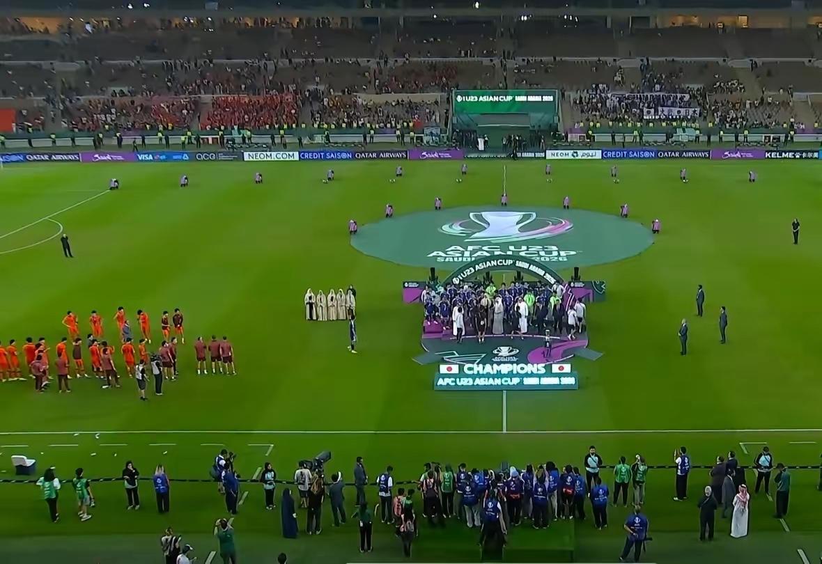 果然球品见人品，颁奖礼后中国队的表现，再一次证明了我们这些球员的人品！​虽