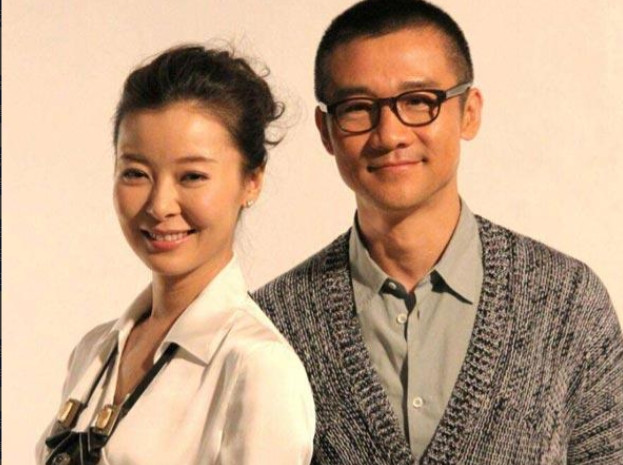 2011年，39岁的黄志忠爱上了柯蓝，不惜抛弃了结婚13年的妻子，没想到俩人在一