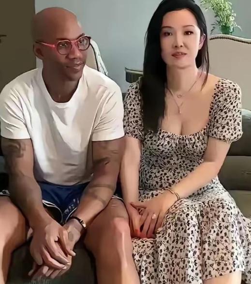 马布里，真正的人生赢家。2023年，马布里结束了与前妻21年的婚姻。前N