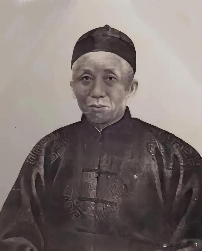 蒋介石有一个同父异母的哥哥蒋介卿，此人吃、喝、嫖、赌五毒俱全，名声极坏。蒋介