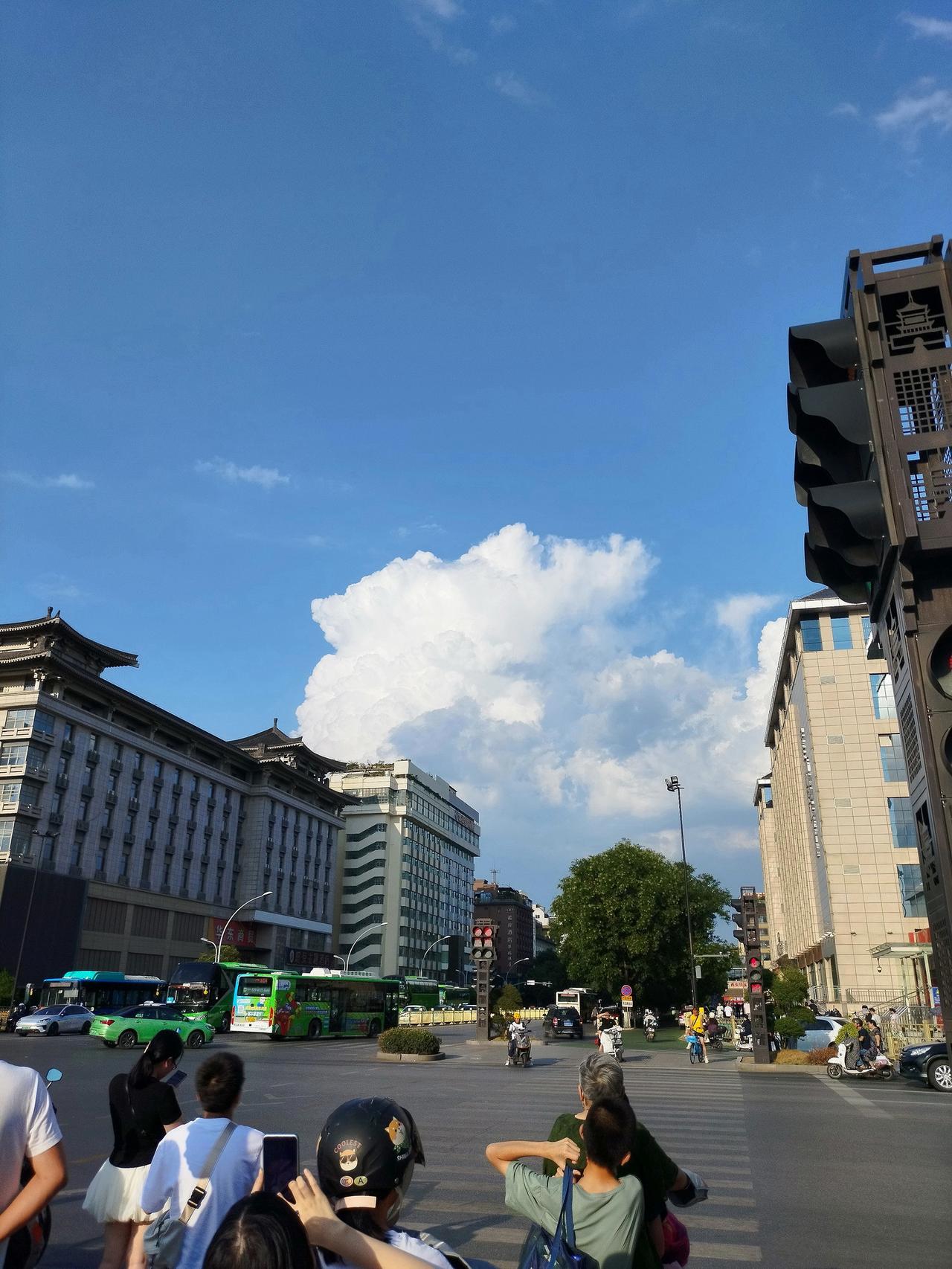 去了一趟重庆才发现，西安的热，原来这么“温柔”！🔥前几天在重庆待了几天，好家伙
