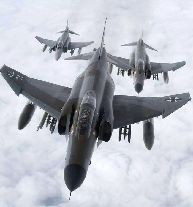 1965年，美军4架战斗机悍然侵入我国领空，我军战机准备在拦截时，却收到了“不许