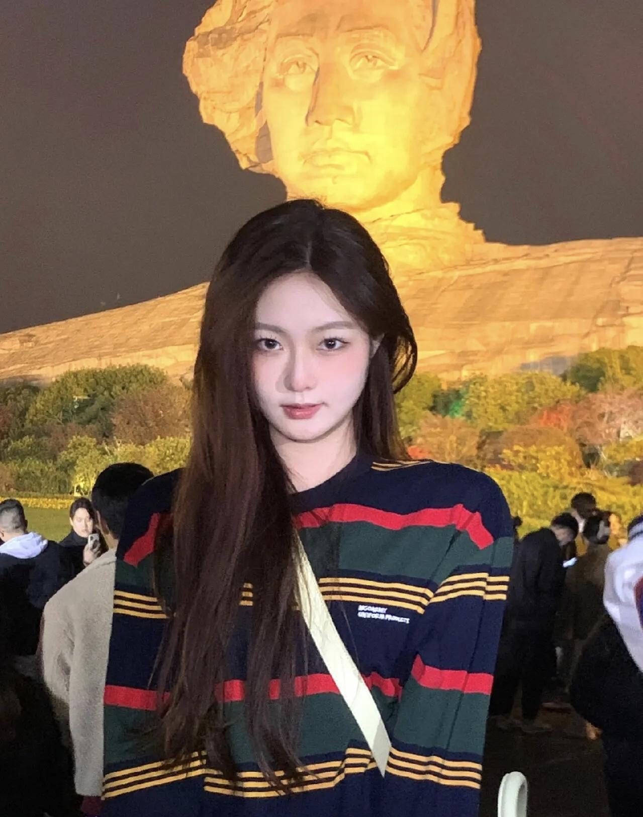 打卡巨型雕像，夜景超赞！