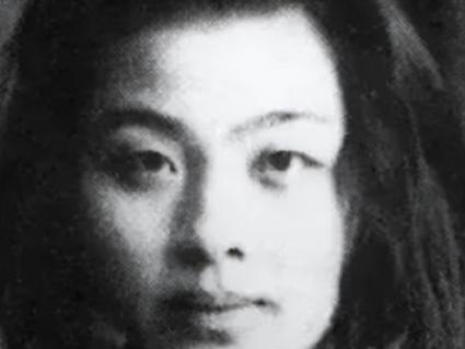 1928年，民国才女丁玲同时爱上了两个男人，哪个都不舍得分开，于是提出了三人同居