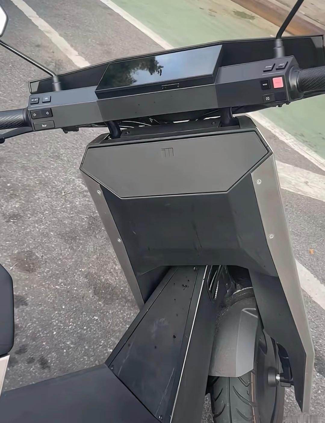 这是啥牌子的电动车？一颗螺丝都没有，偷电池的都不知道怎么下手了​​​