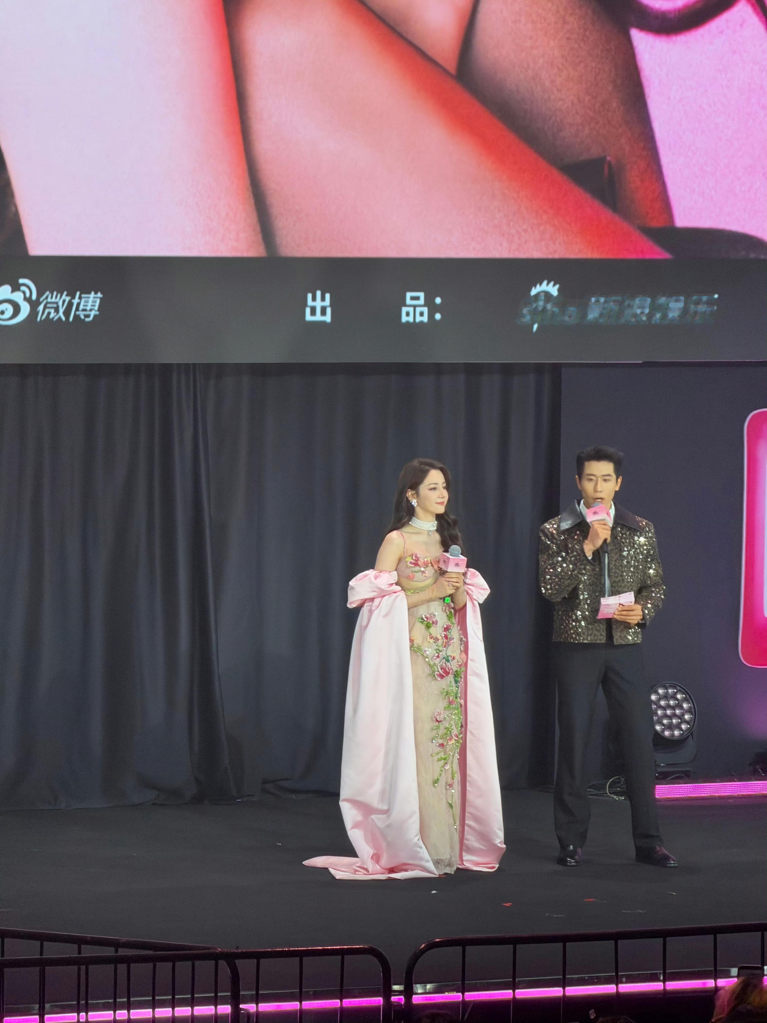 评价一下迪丽热巴见面会生图状态吧！！！迪丽热巴见面会​​​