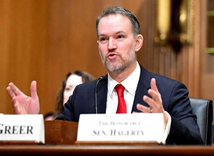 好的，咱们今天就聊聊特朗普这事儿。你听说了吧？他先是对着中日韩法德等国一通嘲讽，