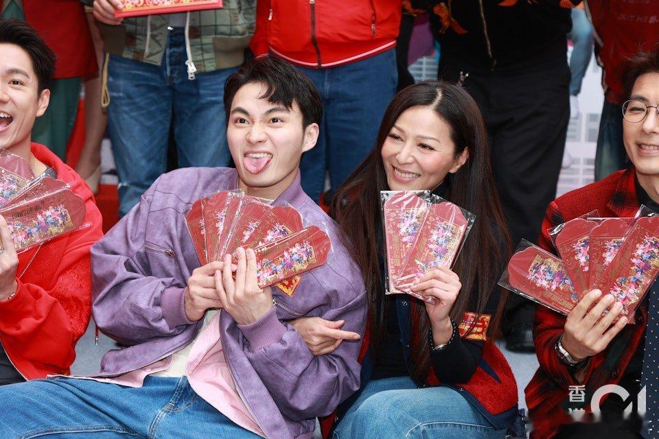 TVB處境劇《愛·回家之開心速遞》7日在尖沙咀鬧市舉行「家肥屋潤迎新春」暨快閃活