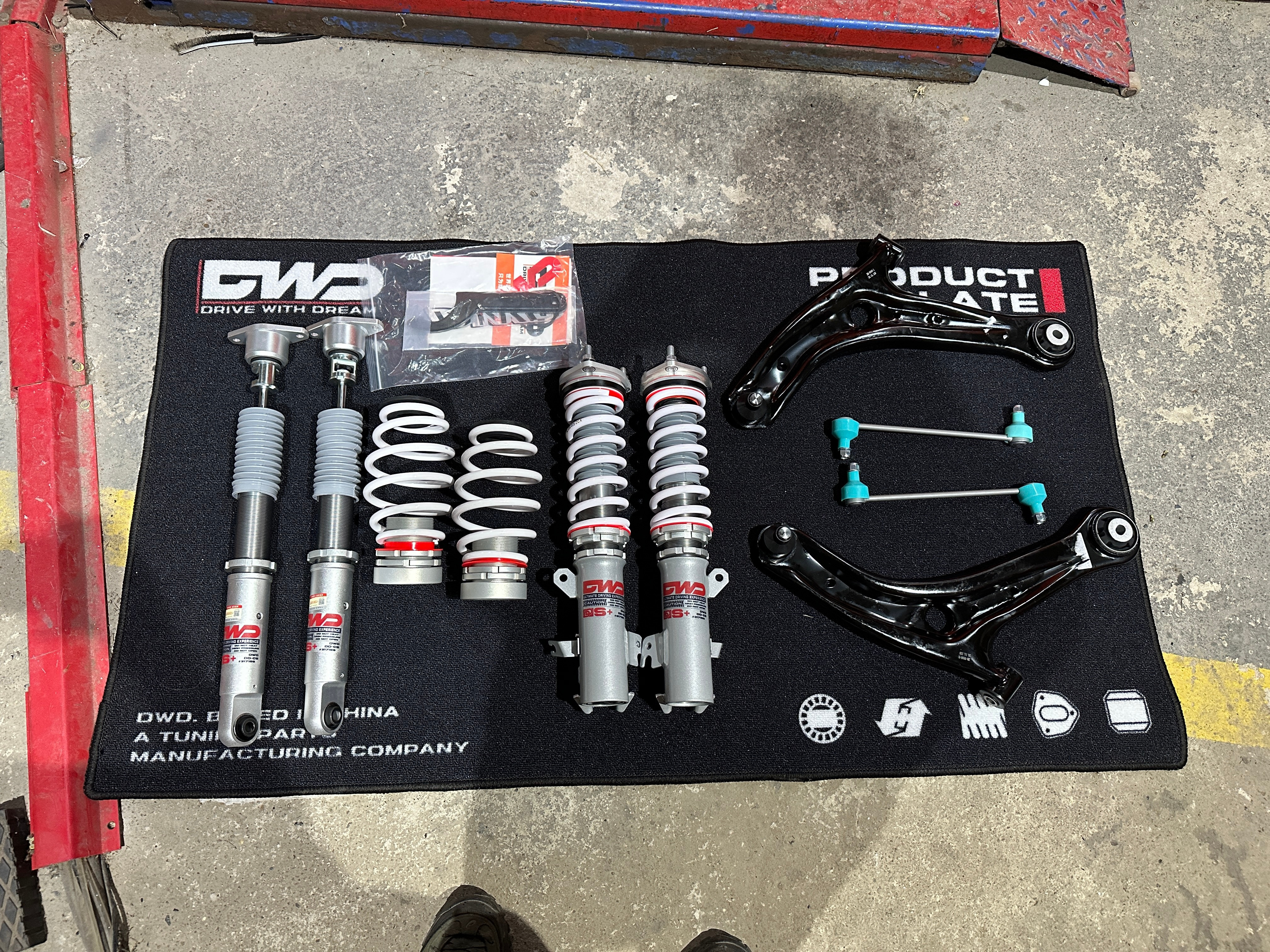 对于DWD，我以前印象真的不好，硬不起来，弹簧磅数不够，弹簧溃缩也快，异响，掉漆