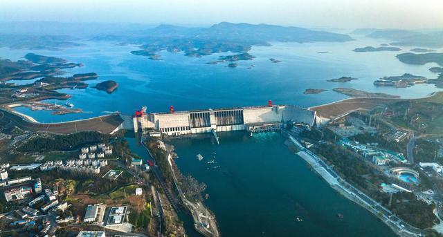 南水北调中线工程年调水74亿吨，缓解了北方用水之困，但也暴露出生态与经济的深层矛