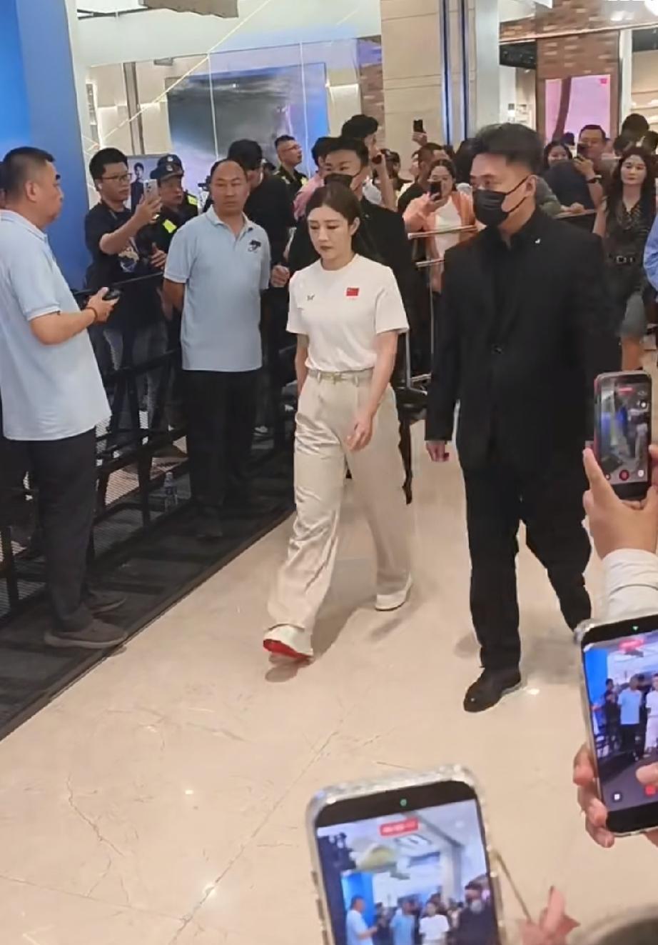 乒乓球奥运冠军陈梦今日出席中国体育代表团2026爱知名古屋亚运会【星耀礼服】发布