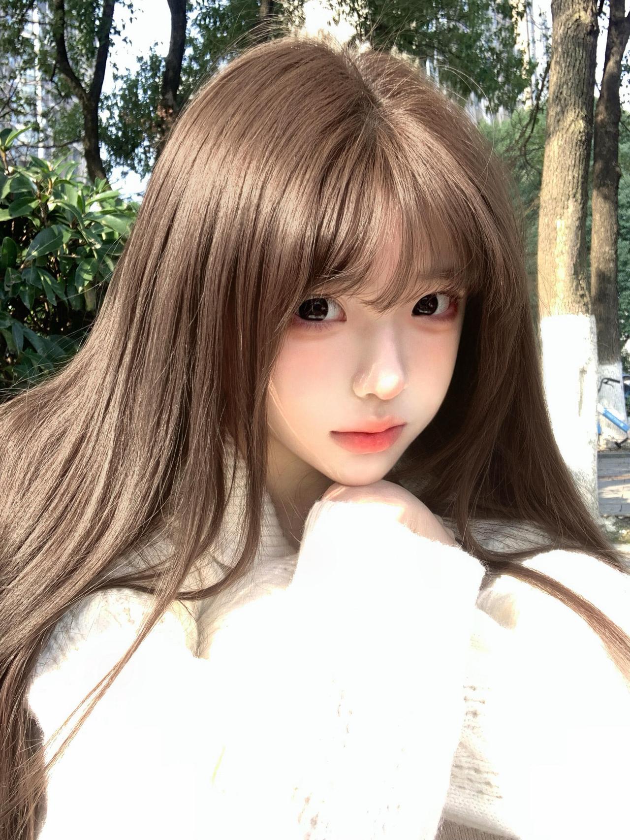 ˙ᴥ˙๑淡颜过年发色我先染了韩韩的好显白低调又高级的日常感，想焊死在头上了