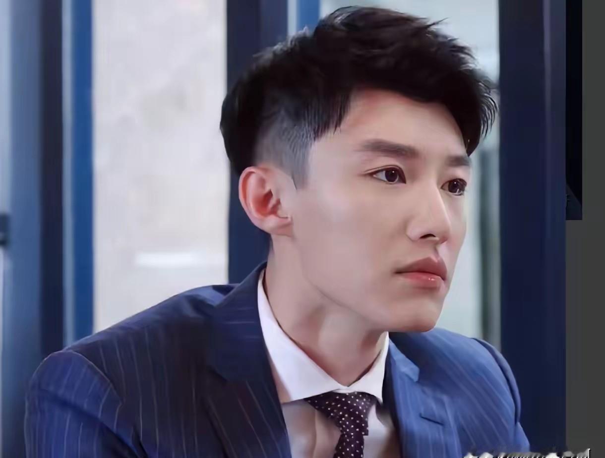 代旭结婚了，妻子是中戏毕业的演员尹雨航，儿子都两岁了，全网却没人知道。他演了十