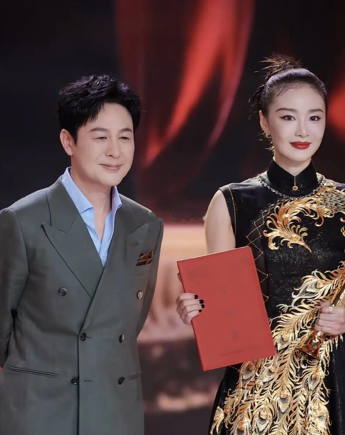 我发现，张颂文这个人身上有个玄学只要是跟他合作过的女演员，不管是年轻的、还是年纪