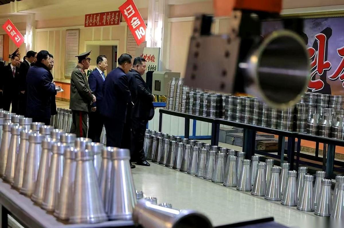 牛肉汤、大米饭，燃料和卢布，马上就要管够了。用什么换的？炮弹。一发一发，别人