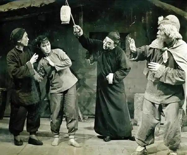 西方人民不像东方人那样恨地主？一个关键原因在于他们跑得掉。 中世纪以前，欧洲