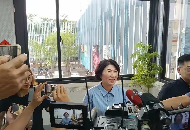 遭台当局禁止参加海峡论坛饶庆铃回应了台东县长饶庆铃参会申请被台陆委会拦下，