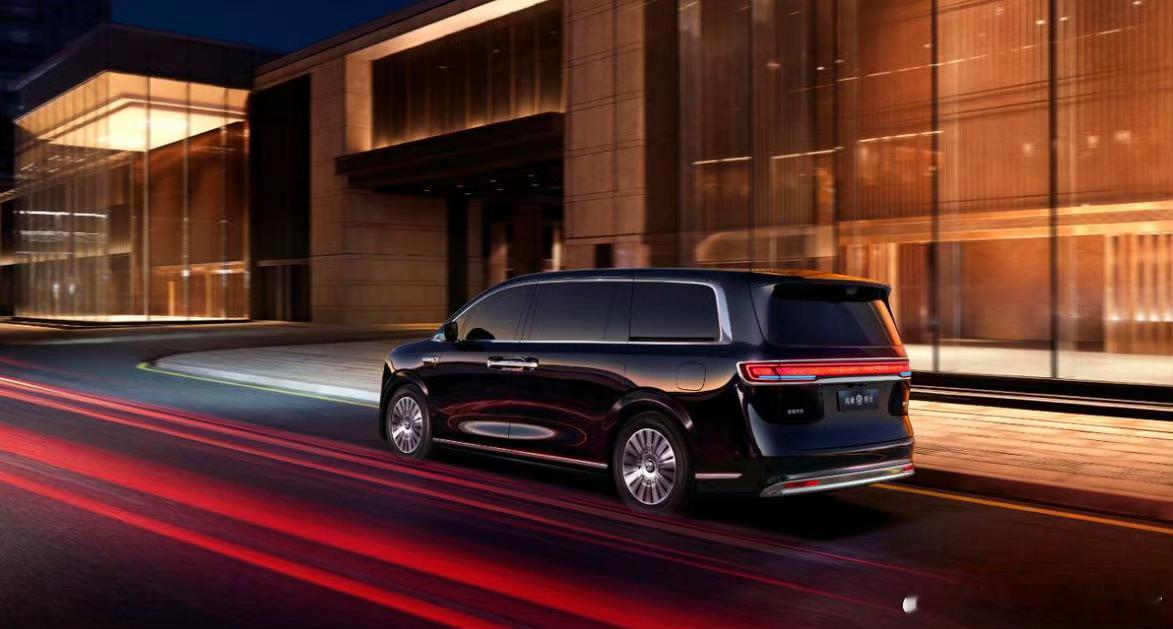 智界V9首发金钟罩铁布衫现在MPV都在卷二排沙发、大彩电，智界V9倒好，直接卷