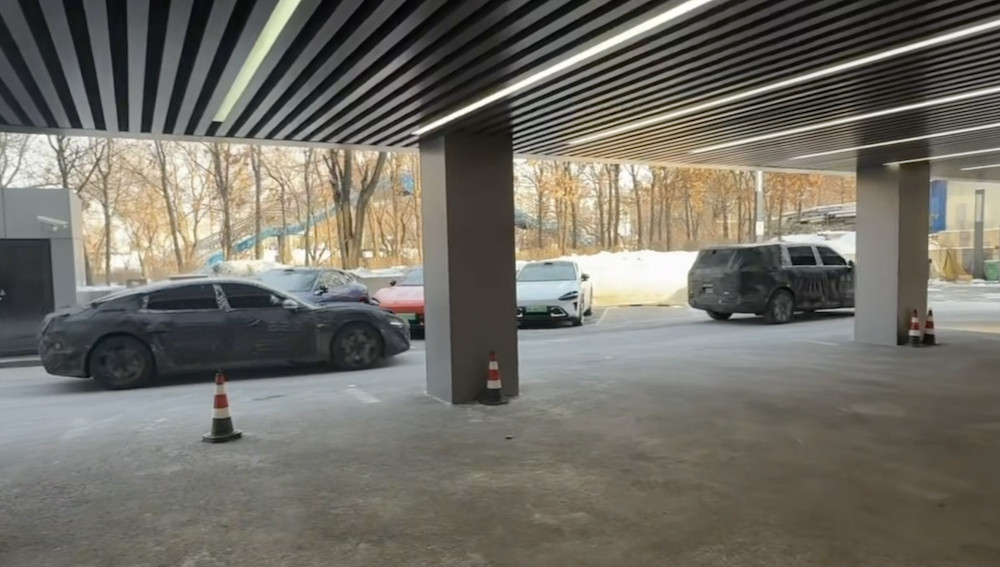 小米汽车或一次性被曝三款新车，有望打满25～50万市场。这三辆新车可能包括网传的