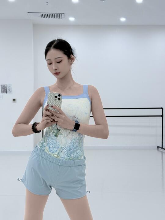 芭蕾老师上班喽