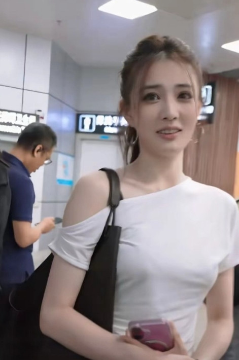 徐璐也太漂亮了吧，原相机完全扛的住！这美貌真无人能敌了！