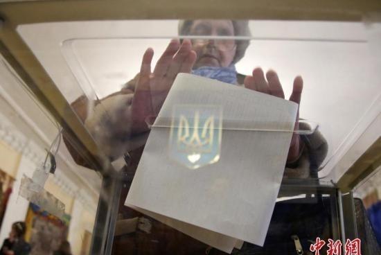 乌克兰前总理尤莉娅.季莫申科表示，俄乌冲突即将结束，乌克兰会马上恢复大选，这也是