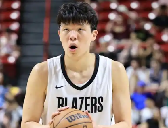 杨瀚森第四节追分阶段我看着跑得都要飞起来了，那段时间因为防守都防下来了，所以后场