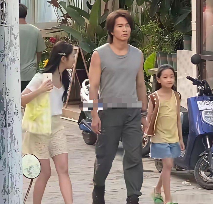 林志玲最爱的男人，已经快50岁了。