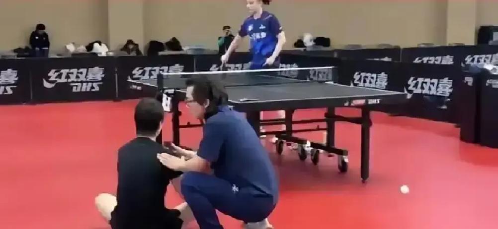 腰伤撕裂，奥运前夜叫停12月26日深夜，鲁能教练组把王曼昱从名单里划掉。国