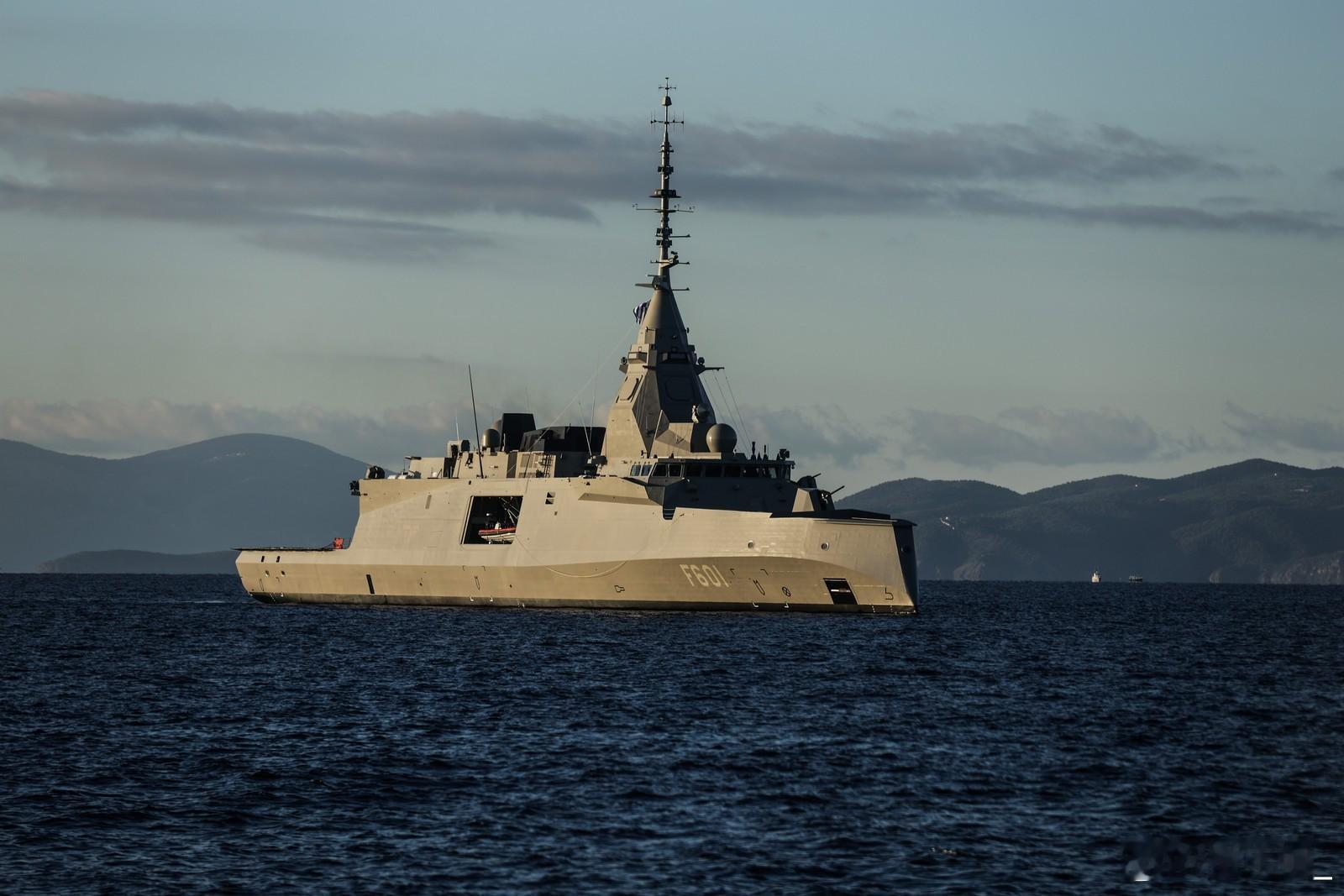 希腊海军F-601“KIMON”号护卫舰昨天抵达希腊萨拉米纳海军基地，受到盛大欢