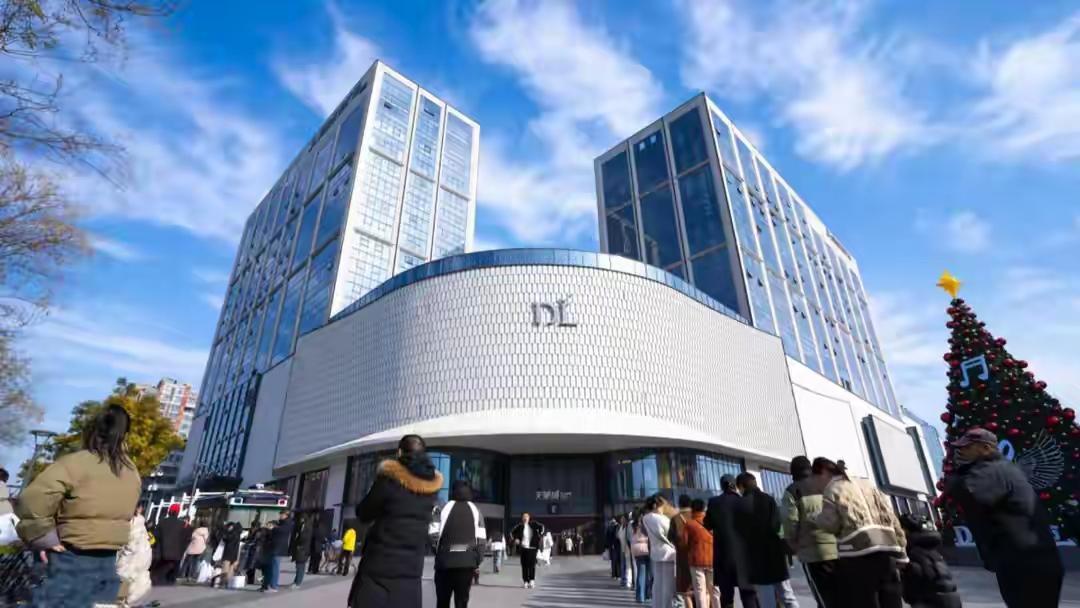 王海是否应该缴2万元复印，打字，人工费再走！不能让小寻事王海拍屁股走人！王海悻