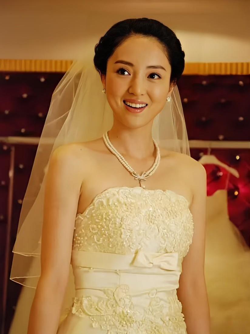 我敢打赌，董璇的二婚生活，过的比99%的女人舒坦，不是因为张维伊够爱她，而是