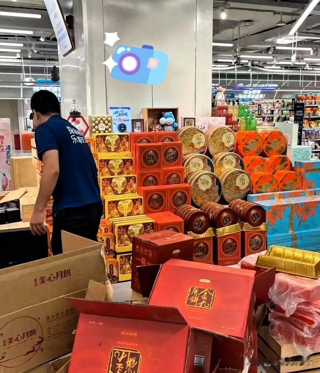 怪不得月饼不好卖了我二姨在食品厂干了小二十年，去年中秋前被裁了。她给我说，她们