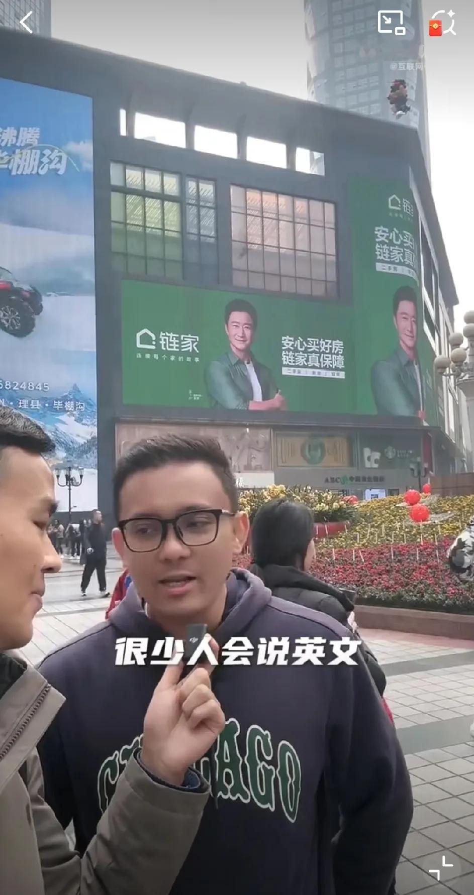 老外吐槽中国会说英语的太少，导致他们在中国旅游很不方便！两个来中国旅游的老外