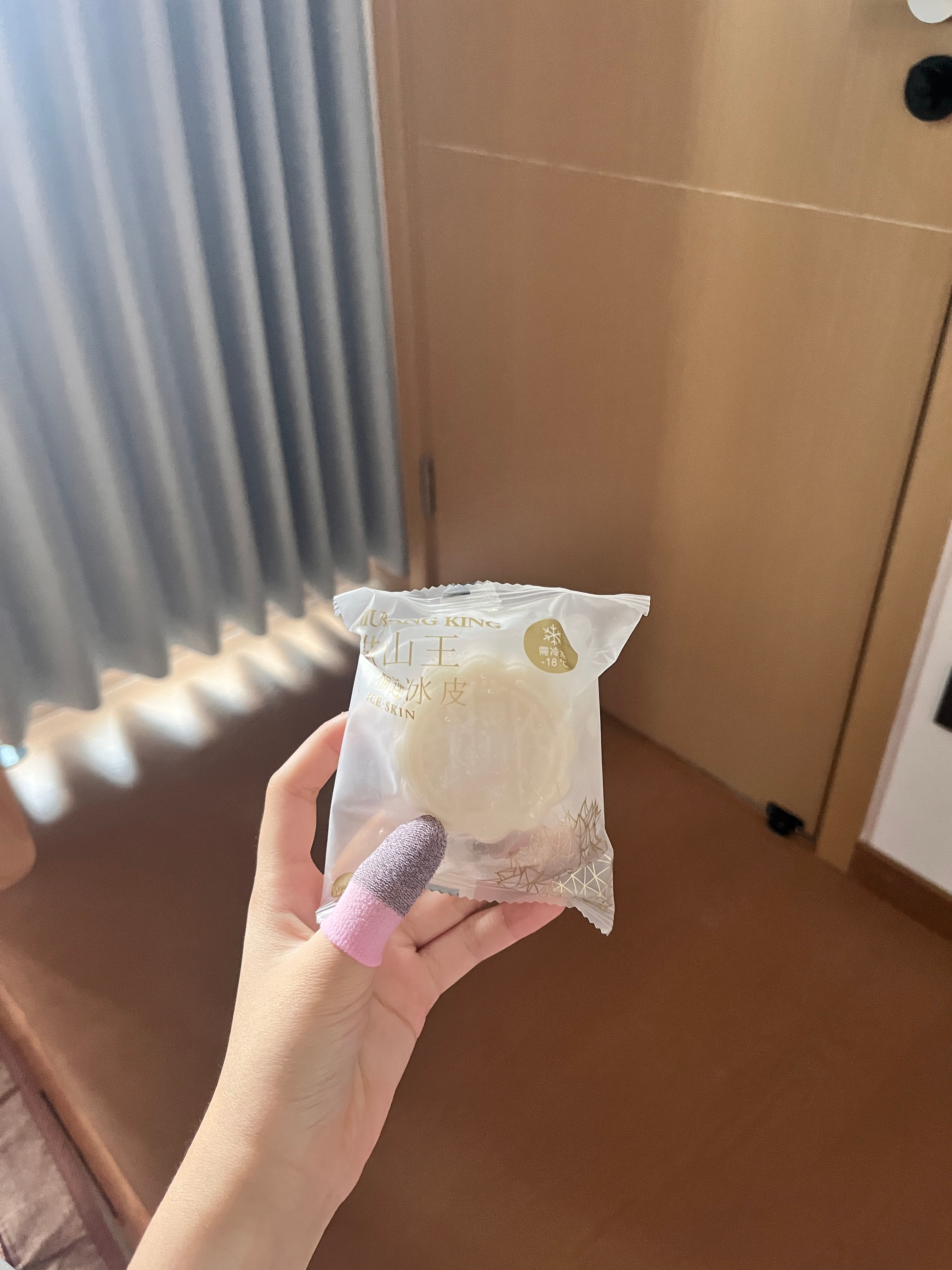 这个好吃在打游戏呢我姐开门递来的😋​​​