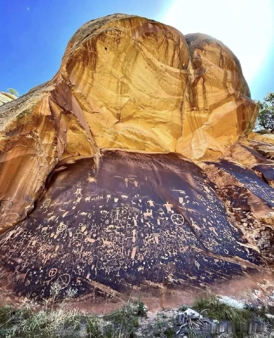 探访犹他州的“报纸石”：穿越千年的岩画之旅在阳光明媚的一天，我踏上了前往美国