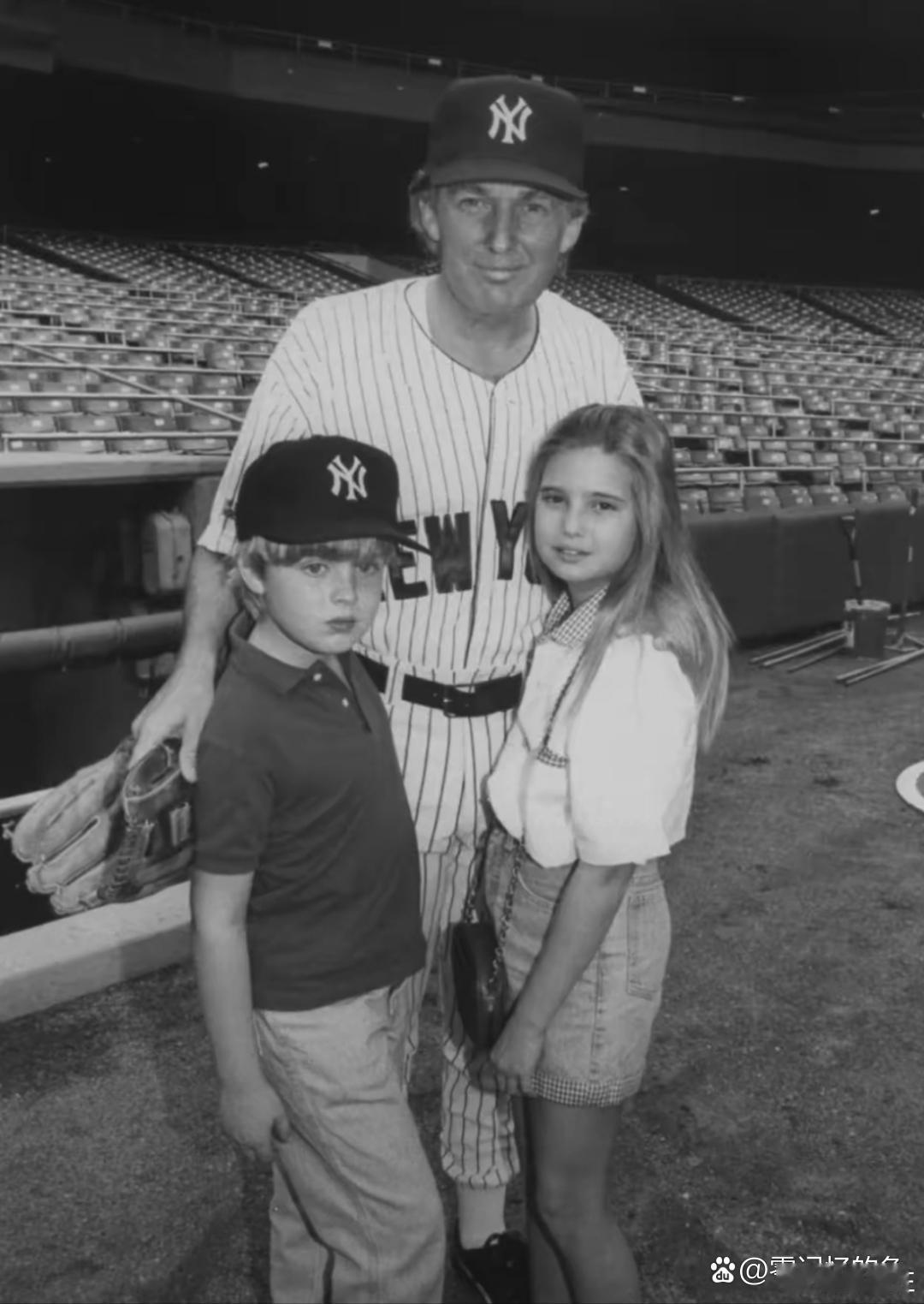 伊万卡小时候就很漂亮。