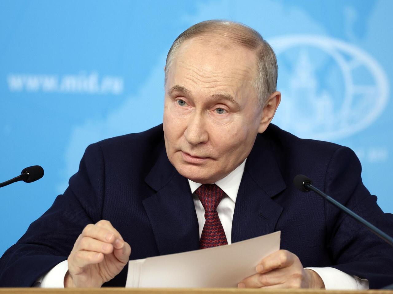 普京怒开“全图透视”挂，美军中东瞬间“裸奔”！俄罗斯卫星直接给伊朗当了天眼，