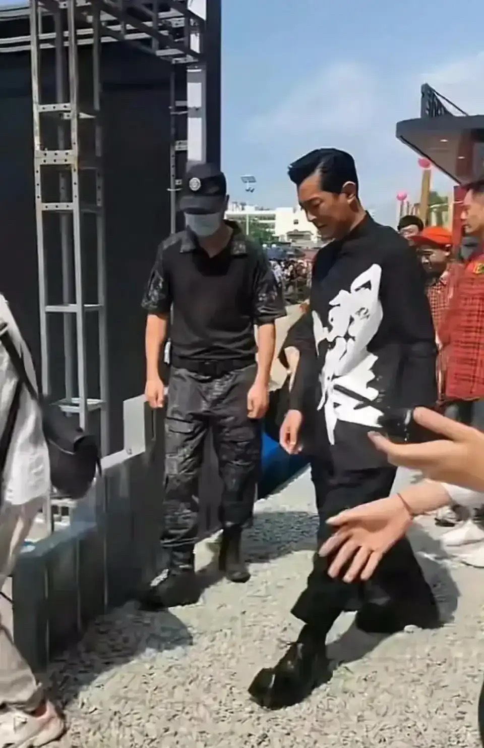 香港的男演员为什么都对这双鞋子情有独钟，难道土到极致就是潮吗