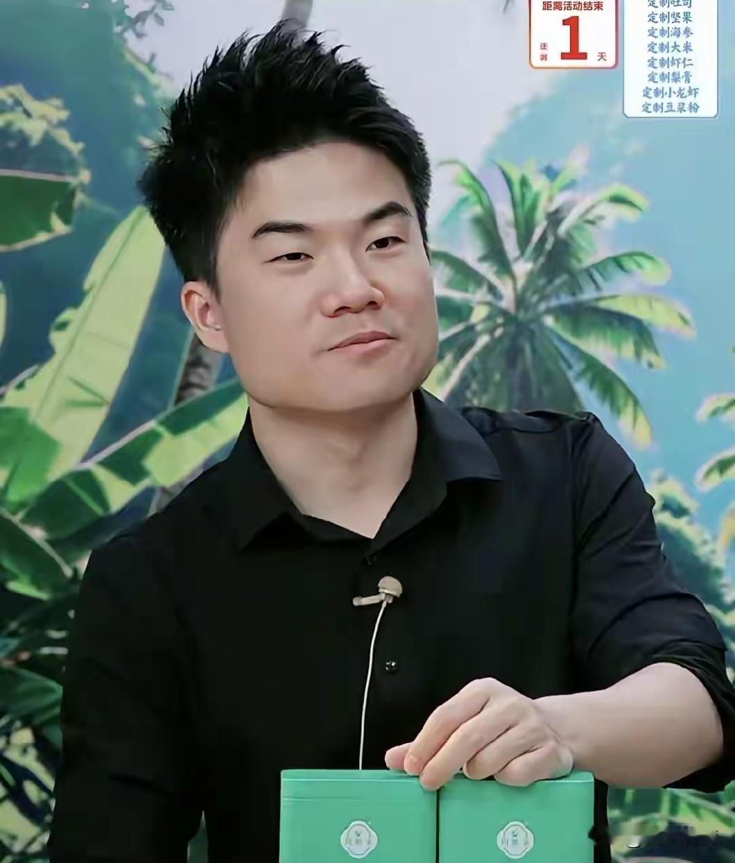董宇辉现在这状态，与其说是老板，不如说是个更严格的教学组长。他盯着助手的