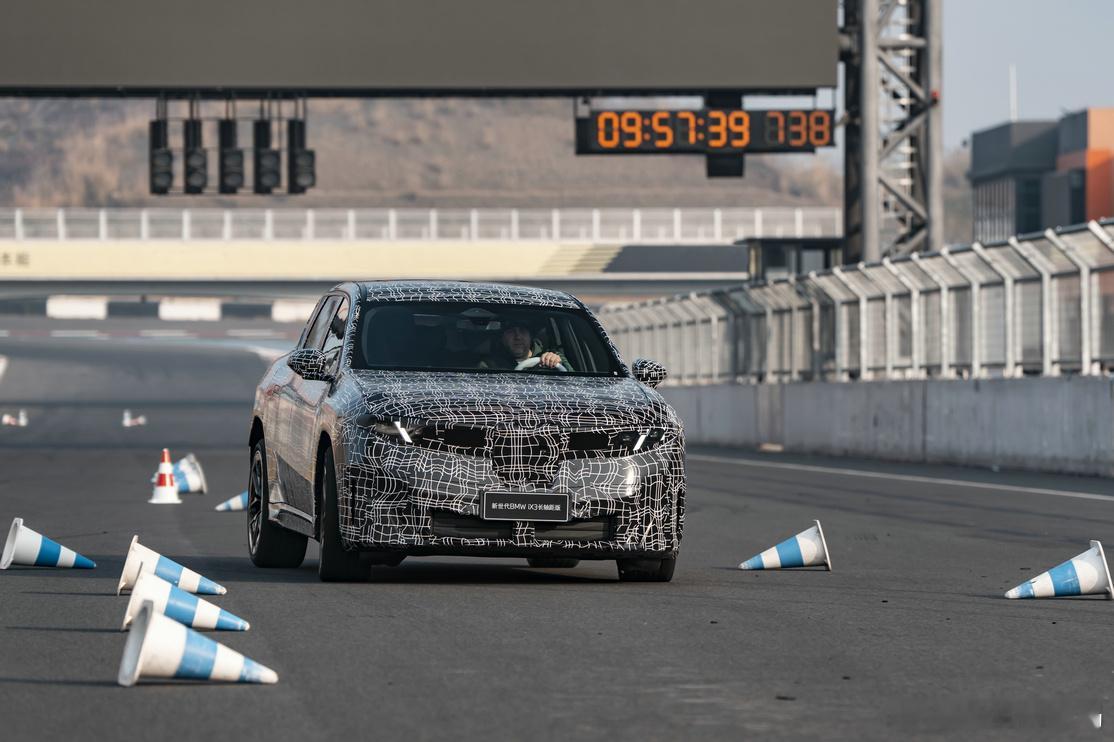 新世代iX3长轴距版定档北京车展首发新车情报局日前，我们从宝马官方获悉，新世代B