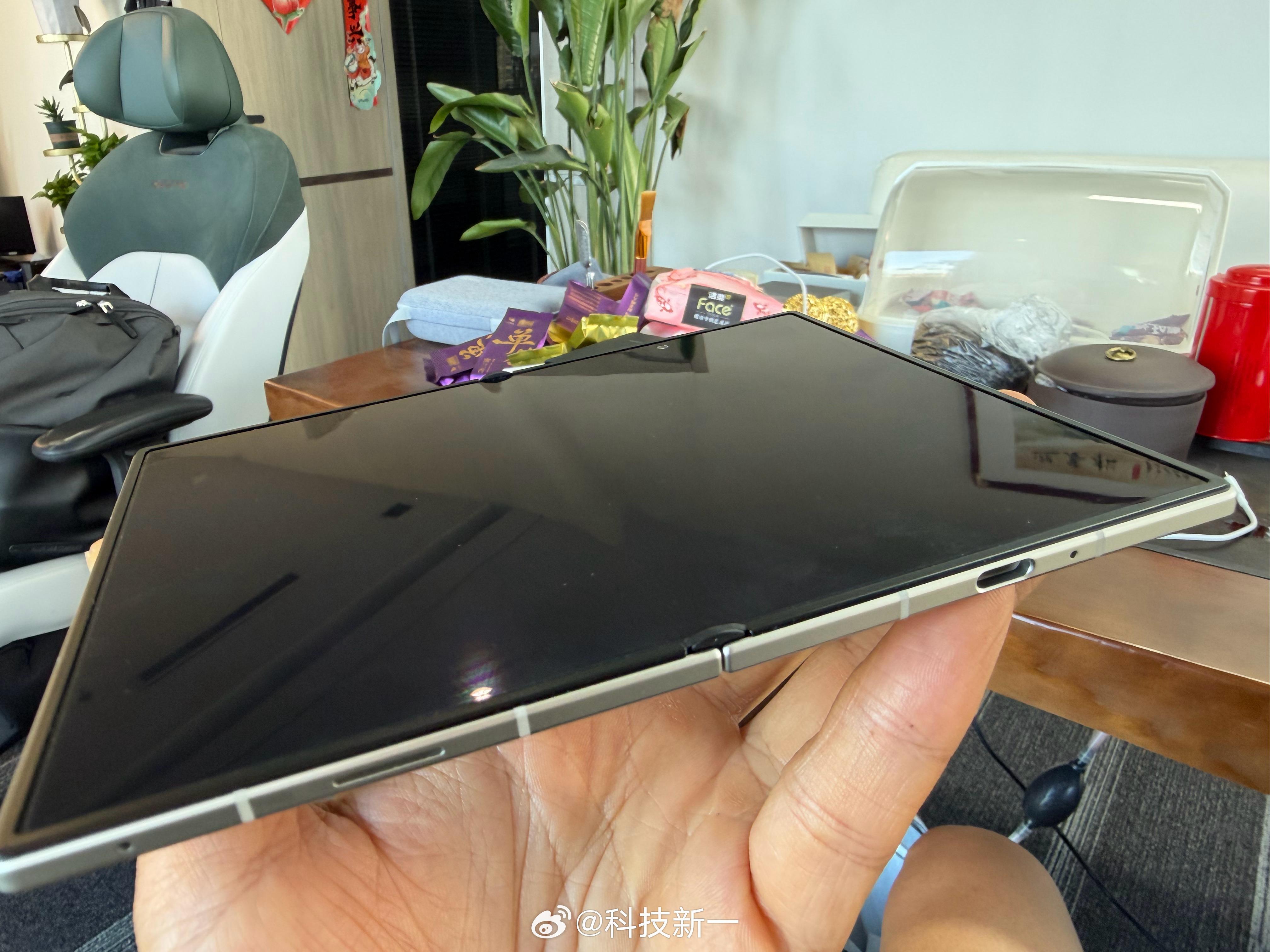 根本就不存在无折痕的折叠屏手机。三星ZFold8是目前已经上市的折叠屏手机里，天花板级的了。用了几天