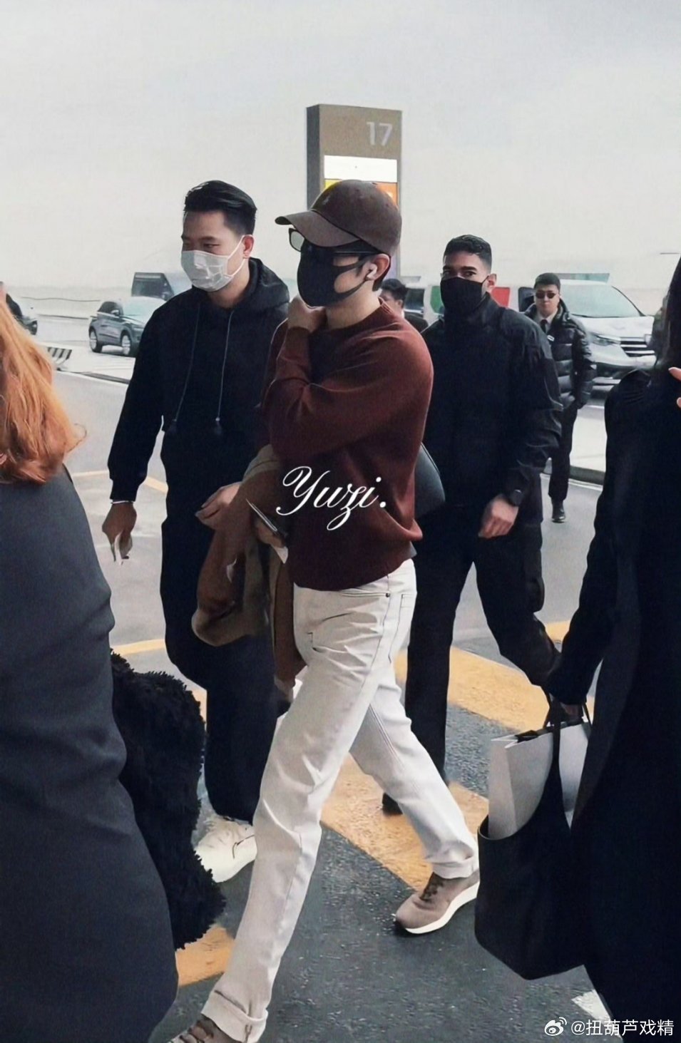 肖战最佳穿搭我的天他要干啥呀，这几天迷的我……这个男人，我少看他吧，每次看见他