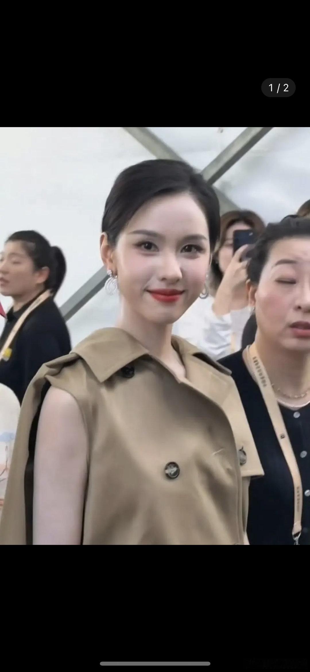 陈都灵的脸真的好肿，眼部状态真的不行，显的整个人面露凶相。